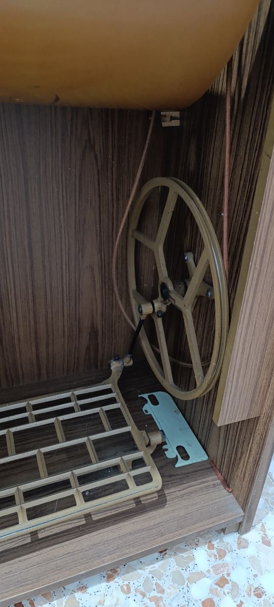 Máquina de coser Alfa modelo A