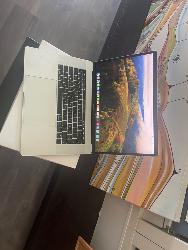 Macbook pro i7 16gb 2018 15”