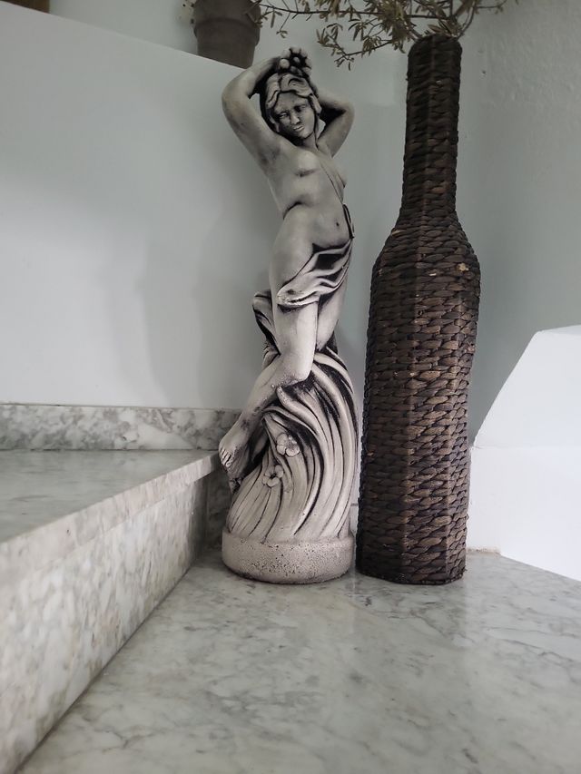 Musa mujer estatua figura