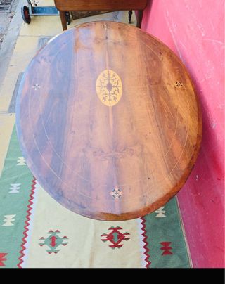 Mesa ovalada de taracea