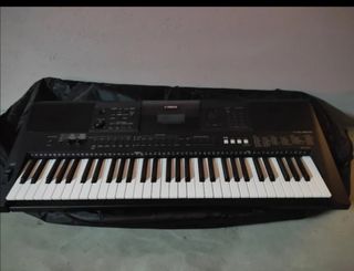Teclado piano Yamaha PSR-E453