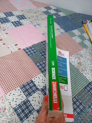 Libro di testo scolastico fisica 