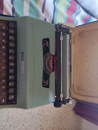 Maquina de escribir Olivetti