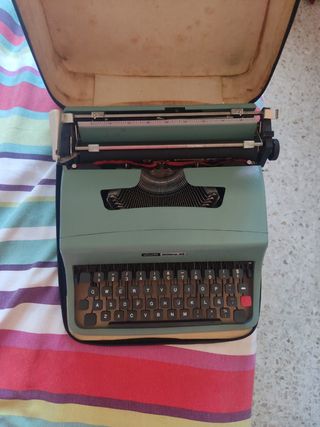 Maquina de escribir Olivetti