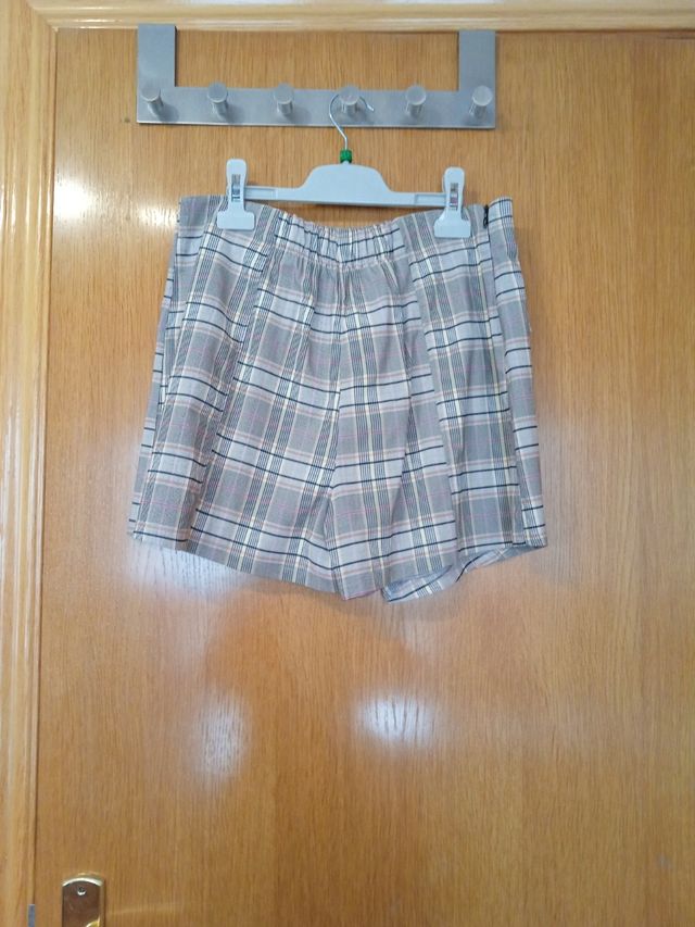 Conjunto falda-pantalon y chaqueta