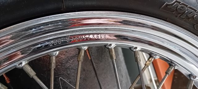 LLanta original Harley Davidson 16