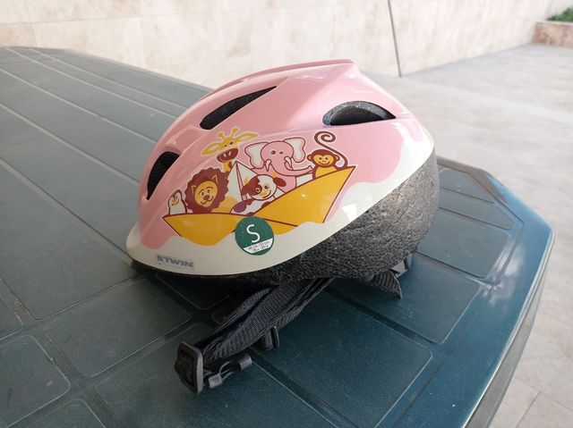 Casco deportivo niña