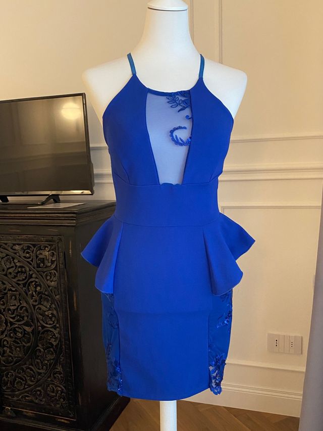 Tubino blu con trasparenze e pizzo