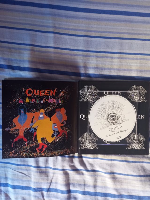 Cd Queen y libro