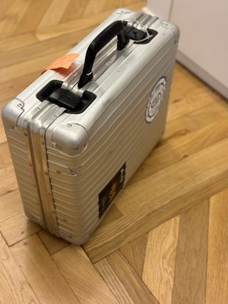 Rimowa. maleta aluminio