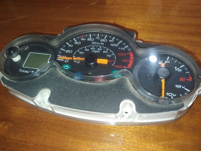 Relojes Majesty 125 con pequeño fallo