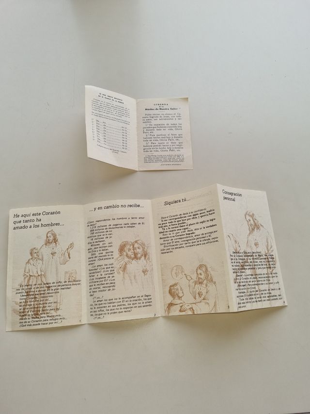 Lote 9 estampitas,6 postales y 2 tripti