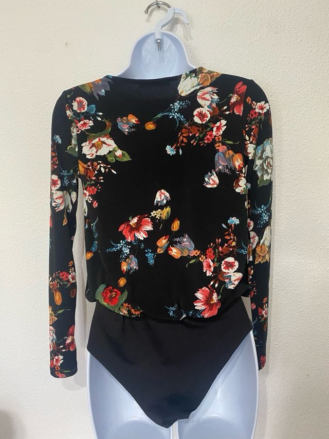Pantiblusa flores Bershka