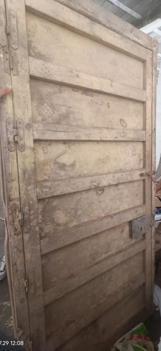 Puerta de madera 