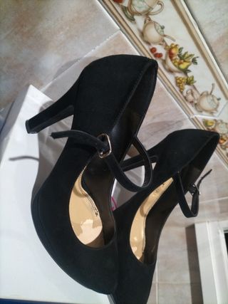 Zapatos mujer de piel ante.