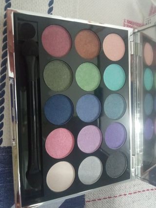 Estuche 15 sombras de ojos .NUEVA