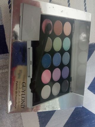 Estuche 15 sombras de ojos .NUEVA