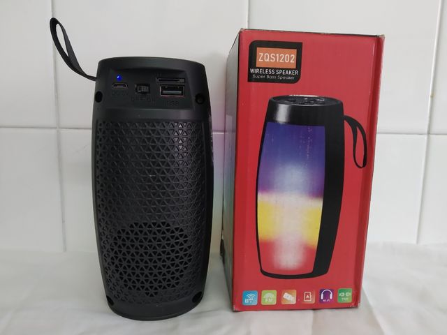 Altavoz inalambrico luminoso con radio FM