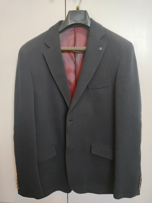 Americana de hombre con codera. Corte