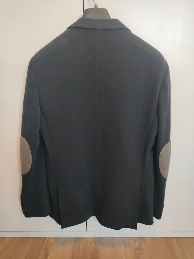 Americana de hombre con codera. Corte