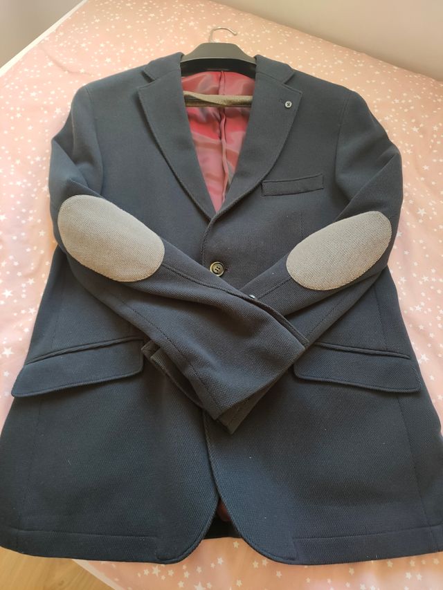 Americana de hombre con codera. Corte