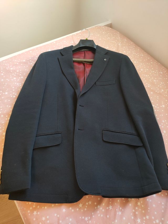 Americana de hombre con codera. Corte