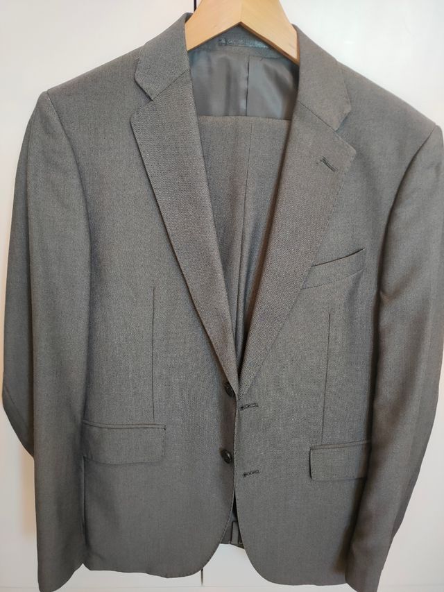 Traje de chaqueta hombre. Gris.