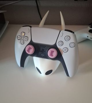 Soporte mandos Hornet - Hollow Knight Silksong