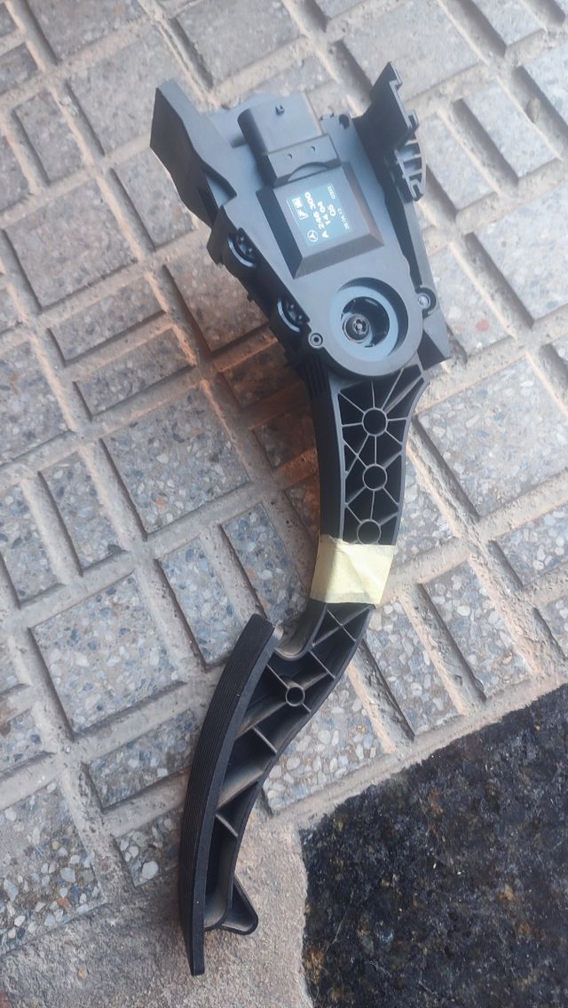 Pedal acelerador