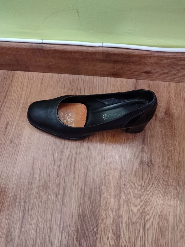 Zapatos piel y parte trasera charol