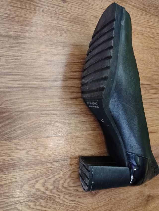 Zapatos piel y parte trasera charol