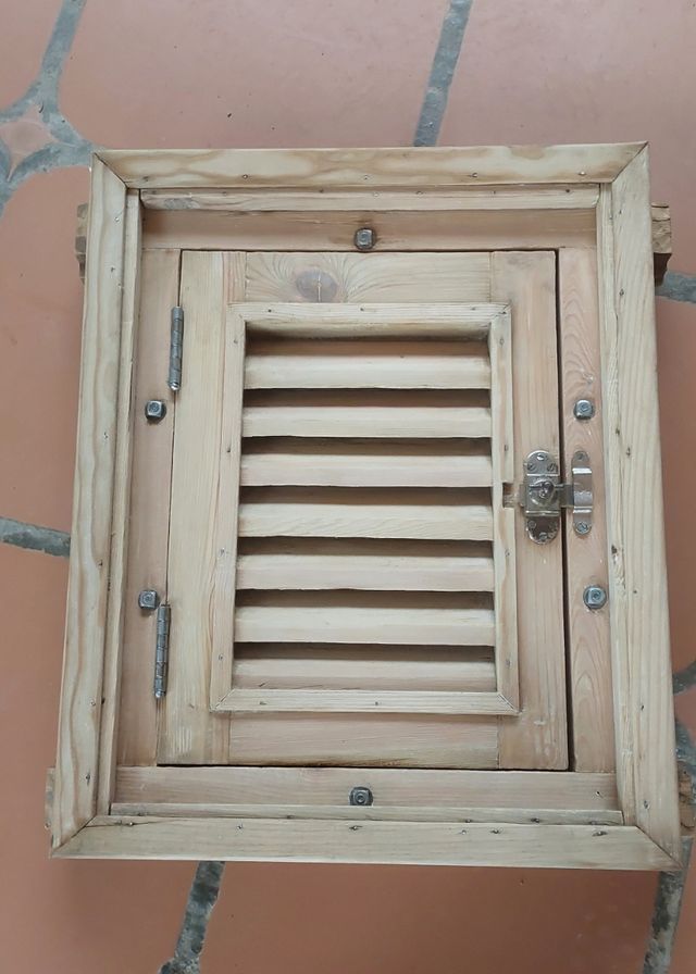 ventana Graven mallorquina de madera