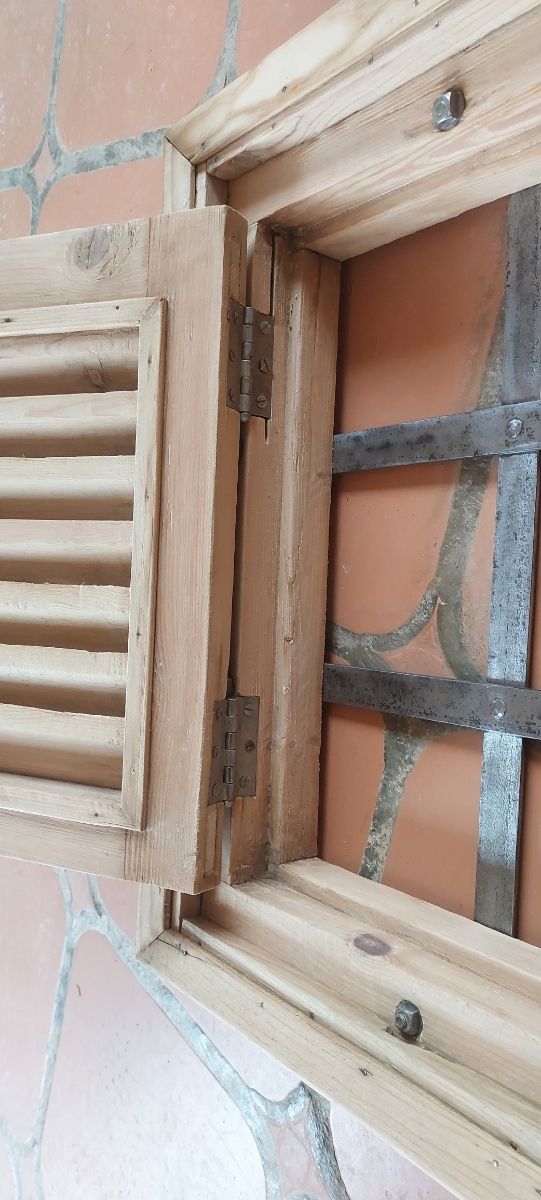 ventana Graven mallorquina de madera