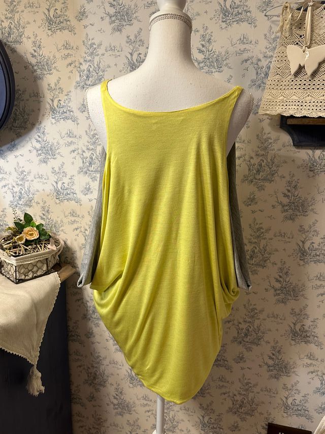 Northland , morbida blusa gialla, mai indossata