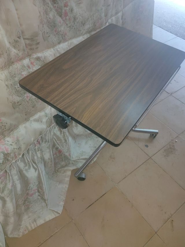 Mesita plegable y regulable