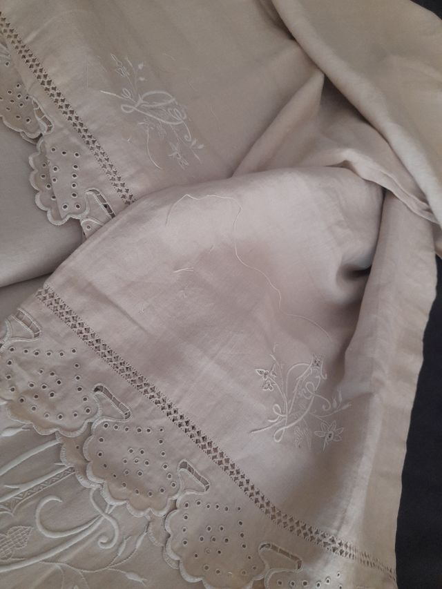 Maravilloso y antiguo juego de sábanas.