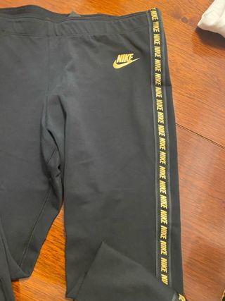 Malla leggings nike negro y dorado nuevo talla L