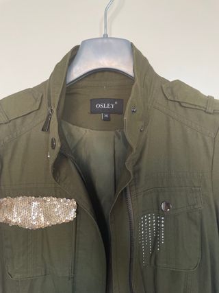 Chaqueta verde con detalles lentejuelas de Osley