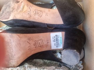 sandalia negra marca Unisa talla 38
