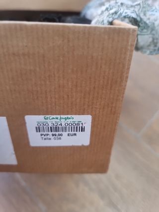 sandalia negra marca Unisa talla 38