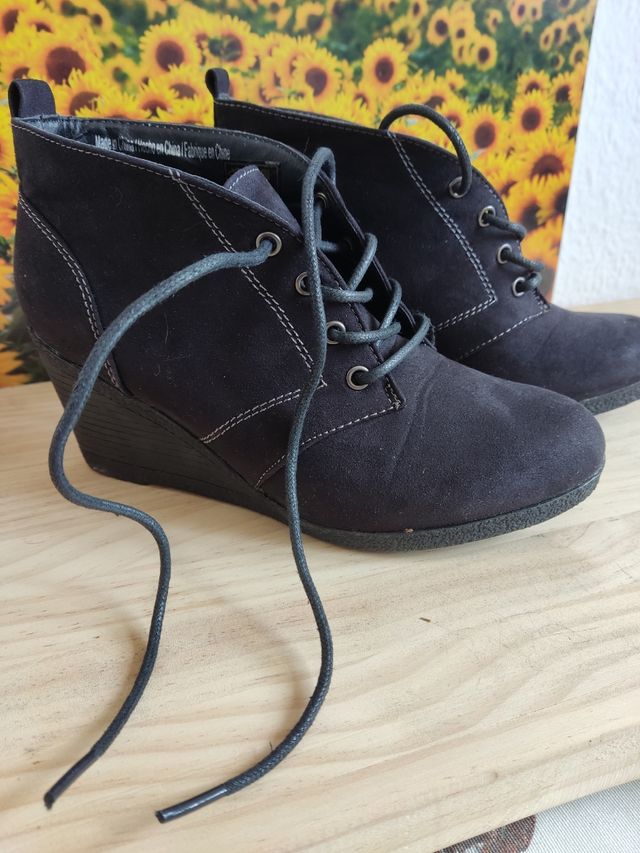 Botas negras de cuña