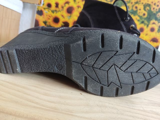 Botas negras de cuña