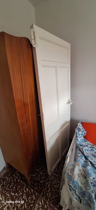 Puertas, de madera. 