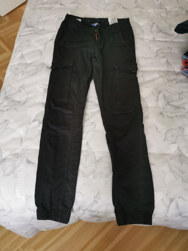 Pantalones tipo chinos y otro cargo niño T12
