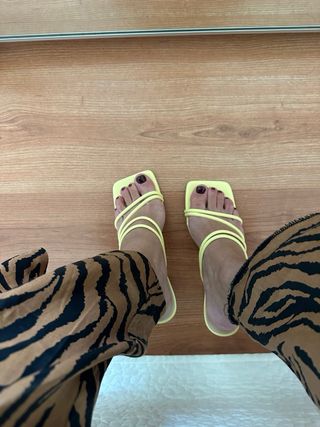 Sandalias tacon amarillas 