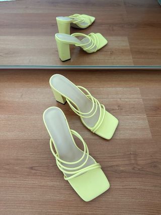 Sandalias tacon amarillas 