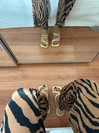 Sandalias tacon amarillas 