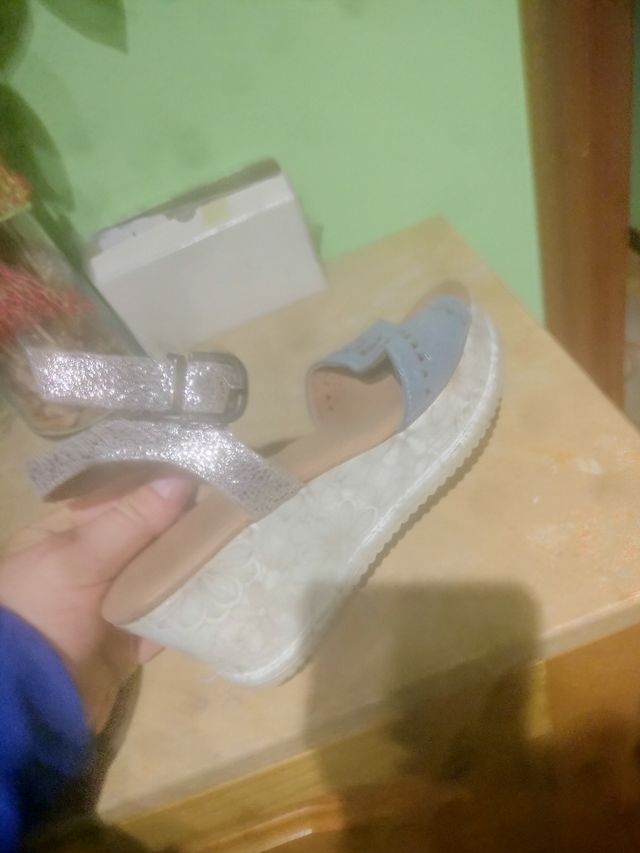 Sandalias y zapatos
