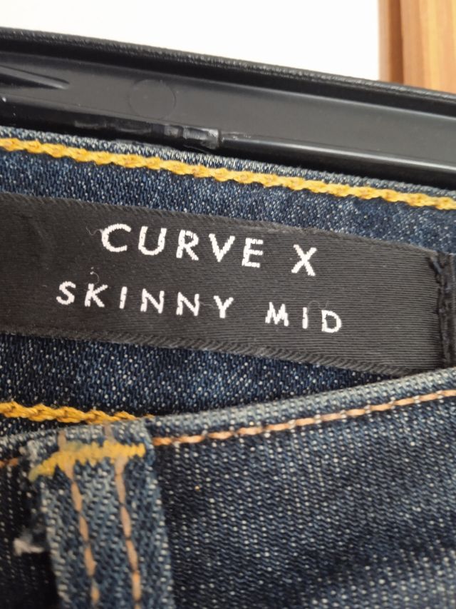 Vaqueros sofisticados Guess