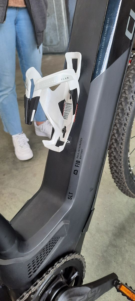 Bicicleta cube reaction hybrid slt